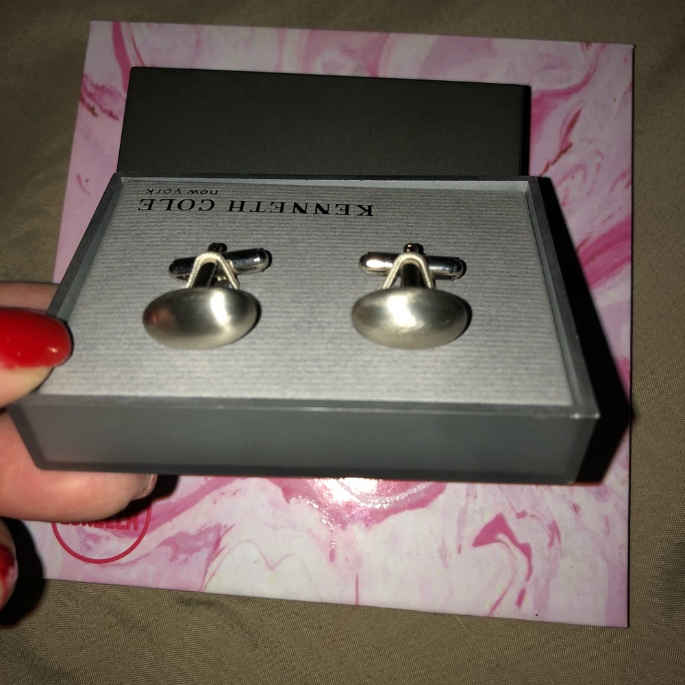 🌸NWOT KENNETH COLE SILVER CUFF LINKS 🌸 - Picture 3 of 5